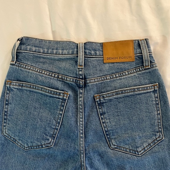 Aritzia Denim Forum “The Arlo Hi-Rise Straight Jean” - Picture 5 of 5